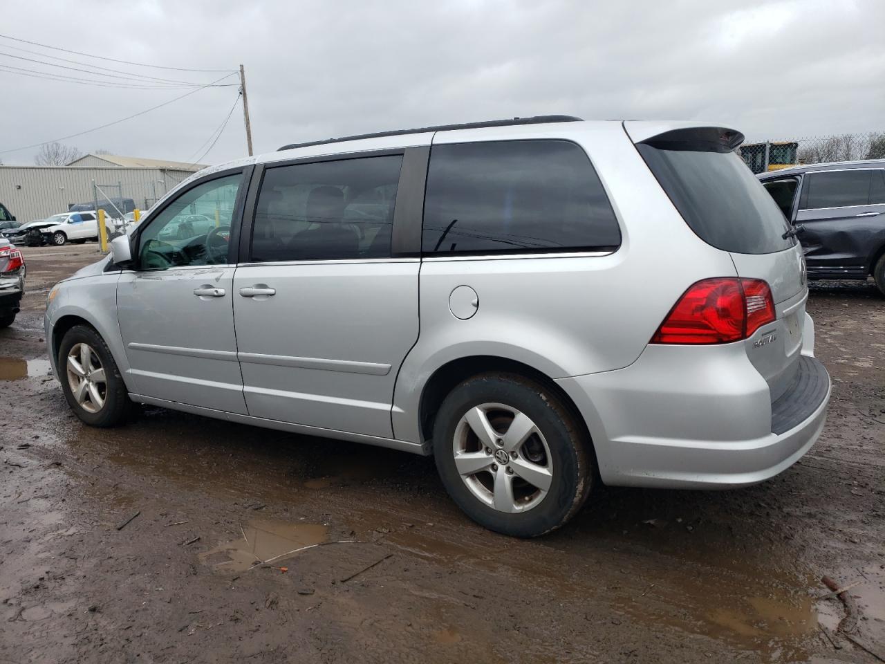 2v4rw3dg9br622061 2V4RW3DG9BR622061 2011 Volkswagen Routan Se