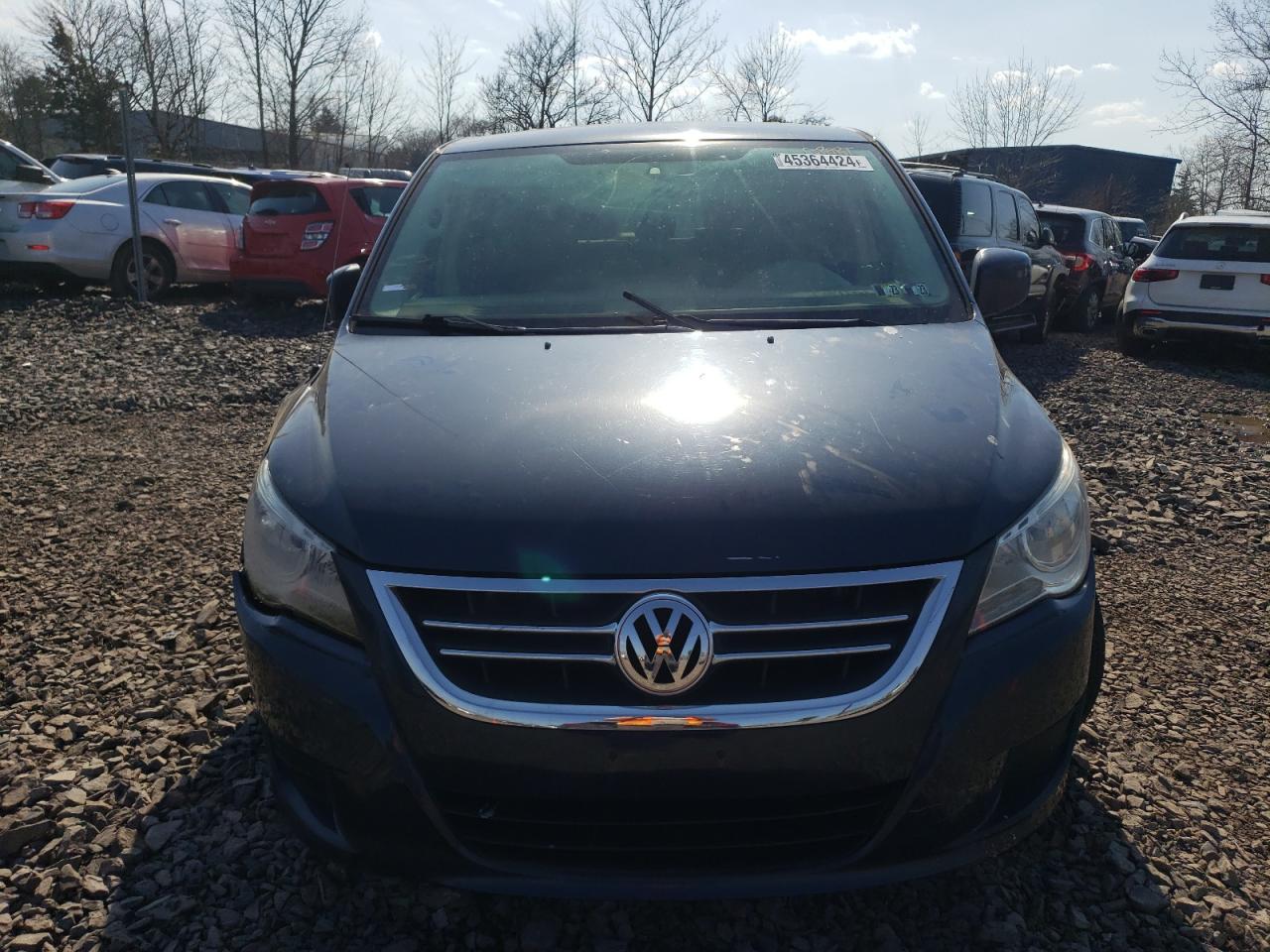 2V8HW34159R544734 2009 Volkswagen Routan Se