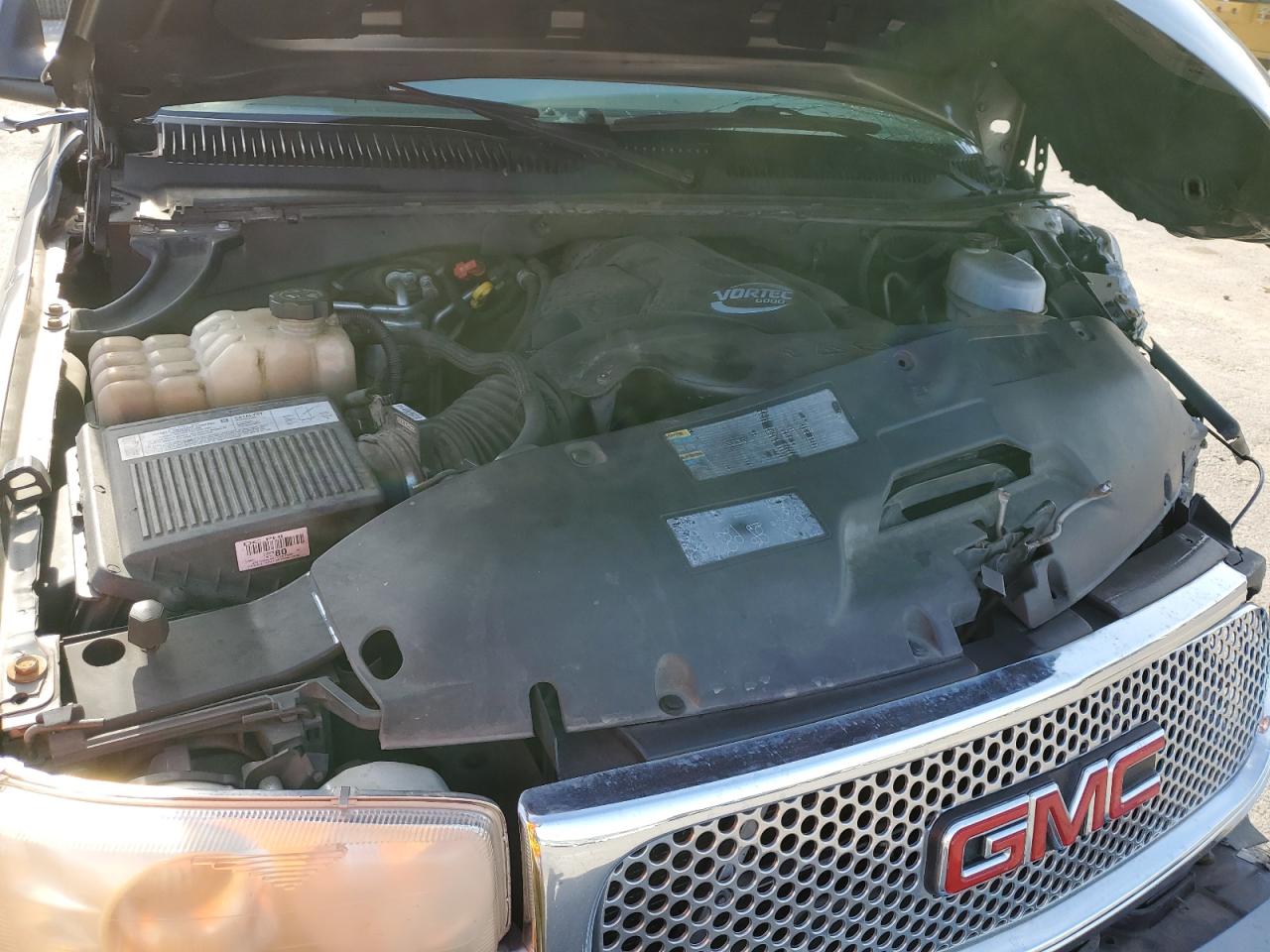 1GKEK63U25J152661 2005 GMC Yukon Denali