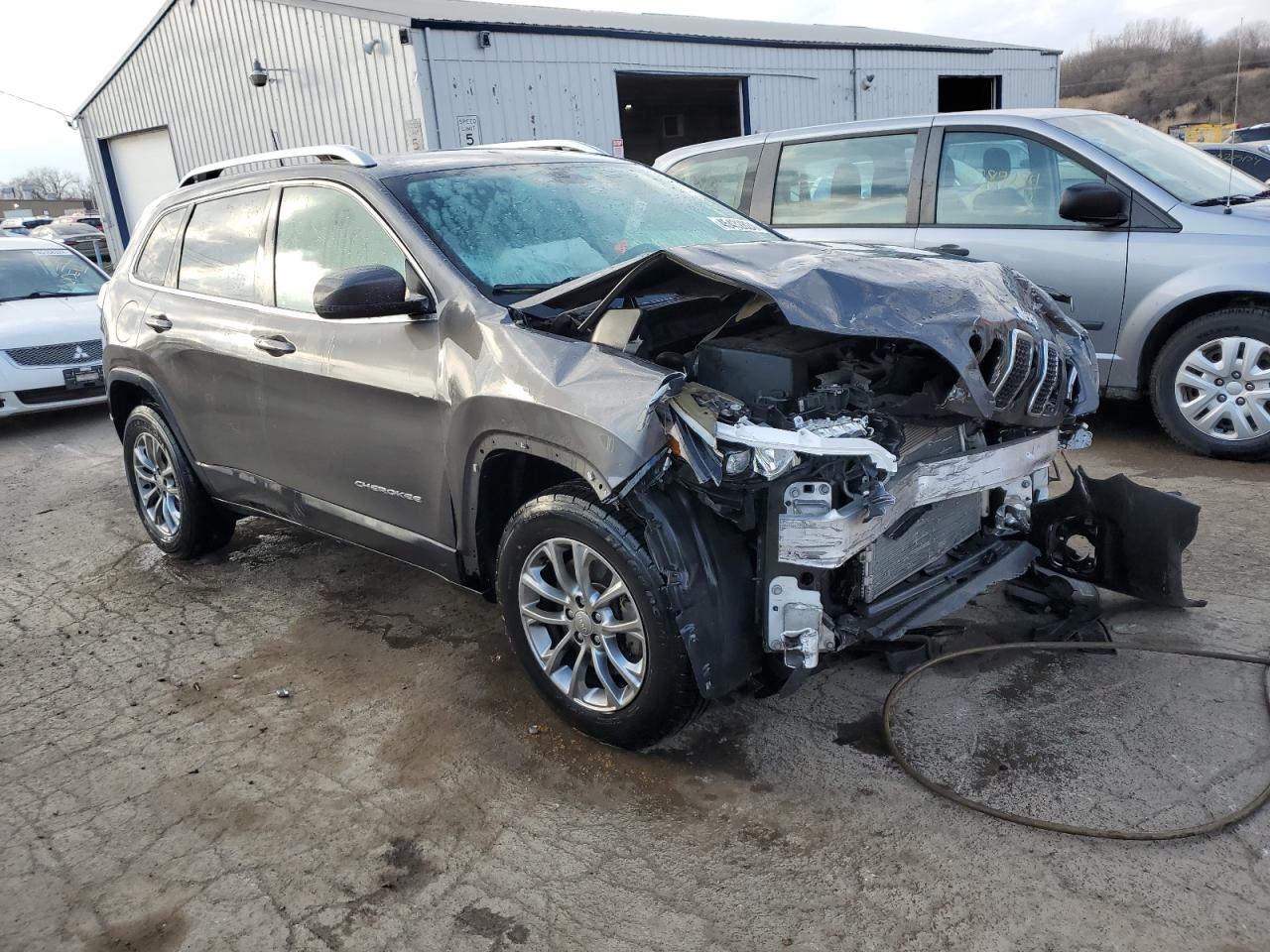 1C4PJMLB1KD317121 2019 Jeep Cherokee Latitude Plus