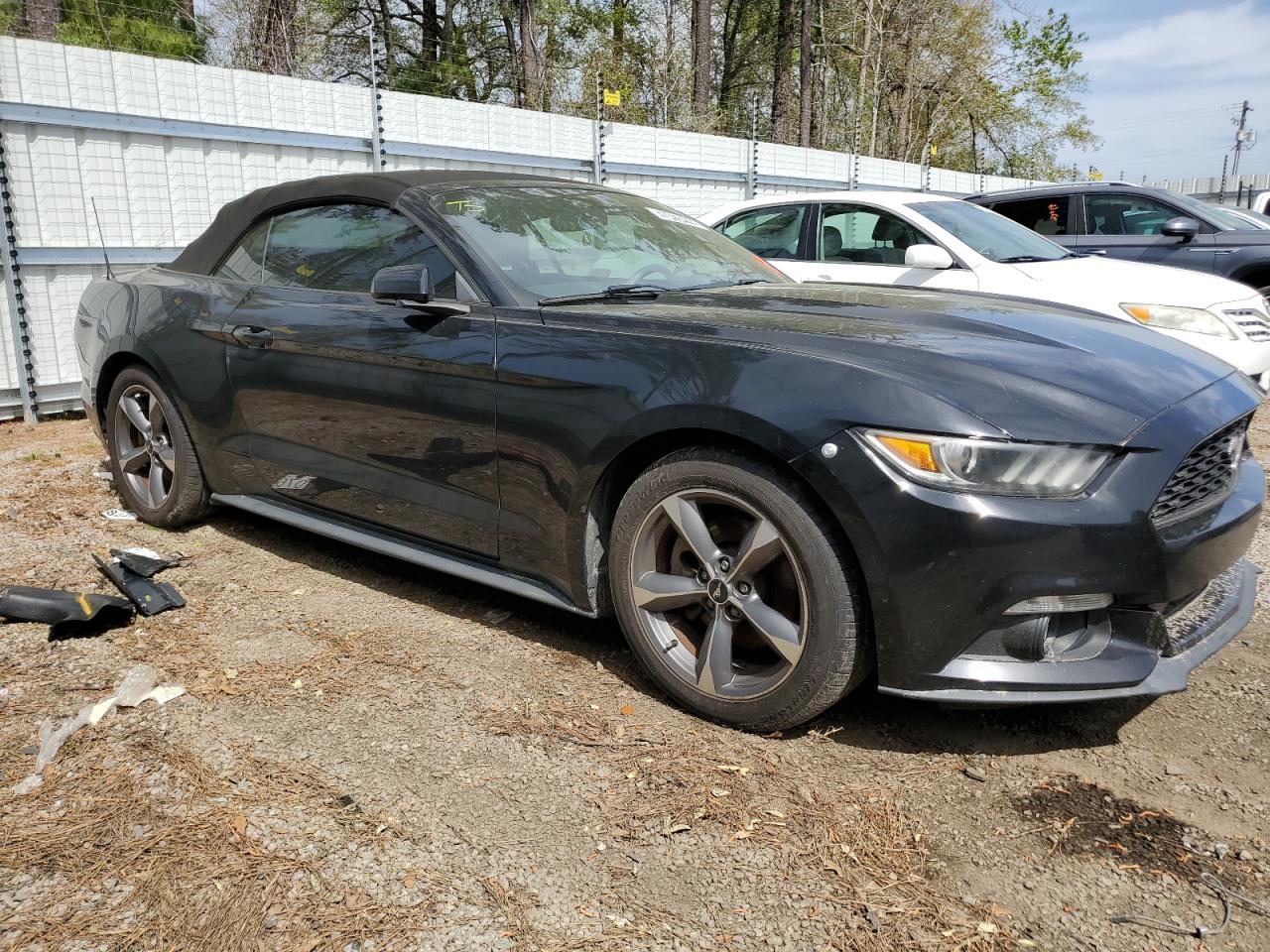 2015 Ford Mustang vin: 1FATP8EM6F5352181