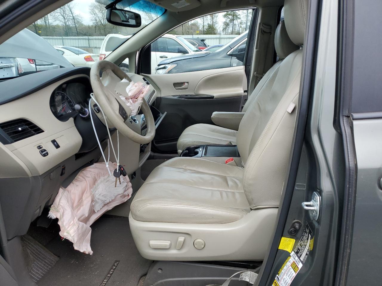 5TDJK3DC4CS047747 2012 Toyota Sienna Le