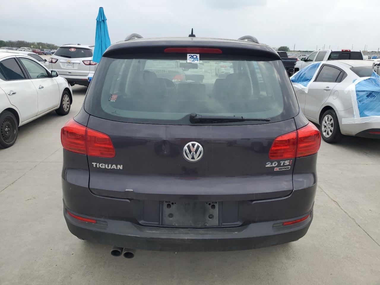 WVGBV7AX2GW568154 2016 Volkswagen Tiguan S