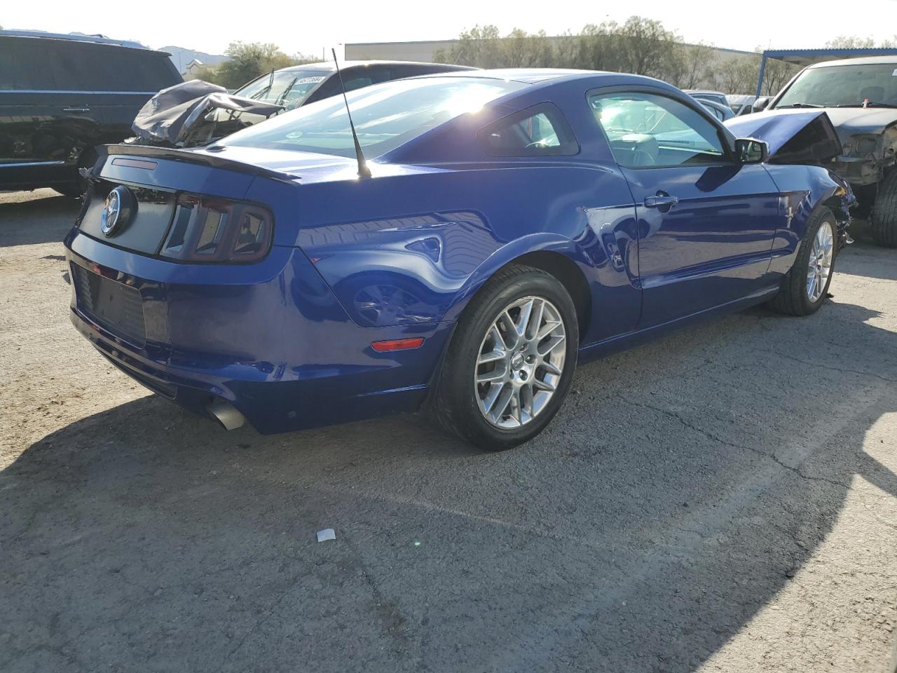 2014 Ford Mustang vin: 1ZVBP8AM0E5205149