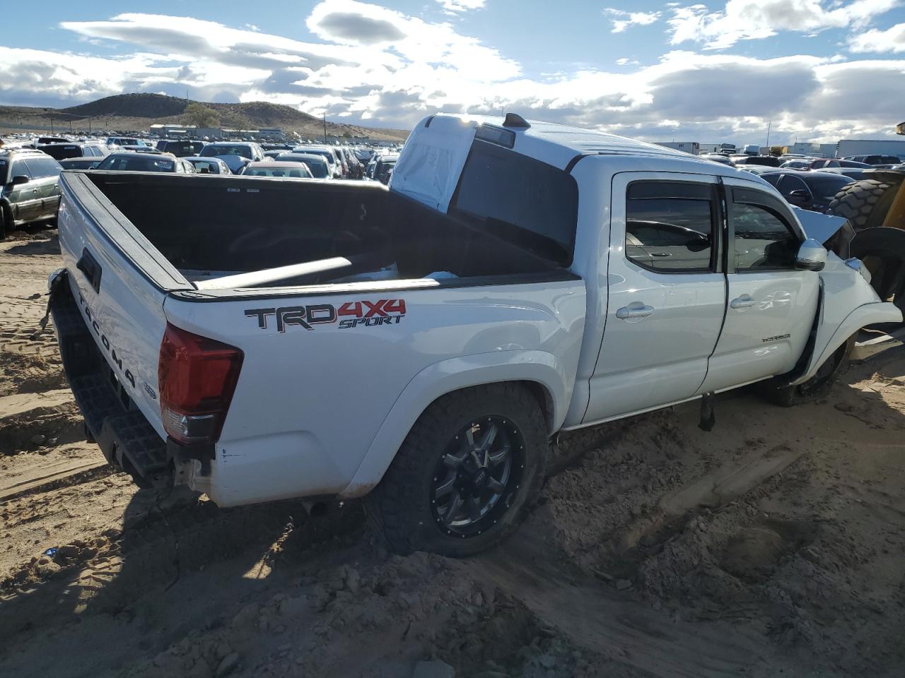 2017 Toyota Tacoma Double Cab vin: 3TMDZ5BN7HM027153