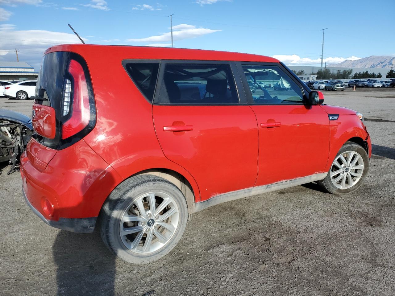 KNDJP3A55J7547141 2018 Kia Soul +