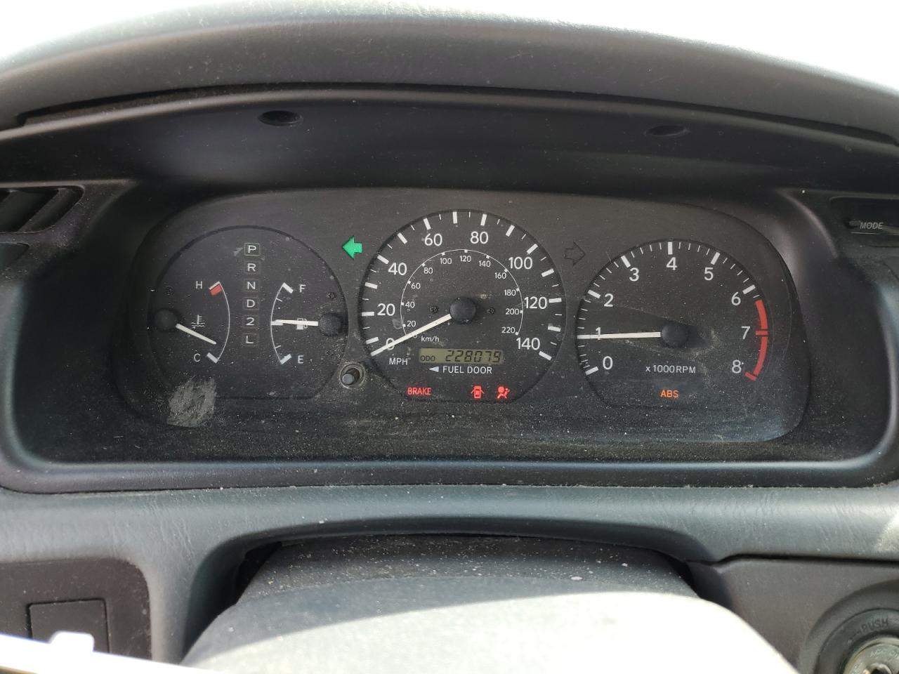 4T1BF28K3YU934775 2000 Toyota Camry Le