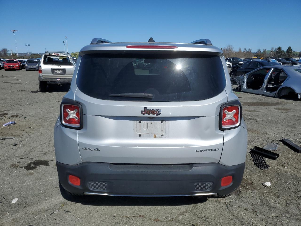 2015 Jeep Renegade Limited vin: ZACCJBDT0FPB31779