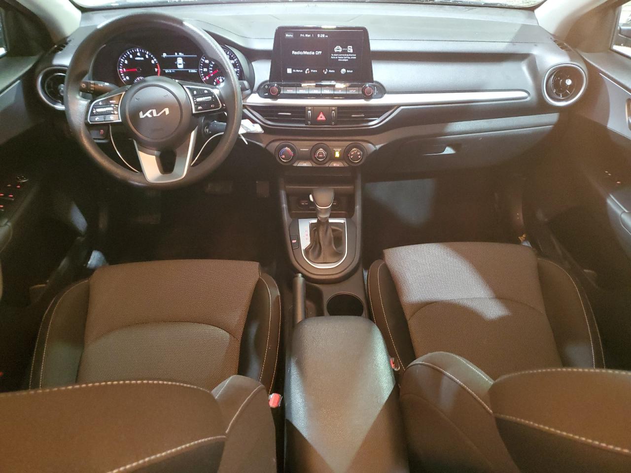 3KPF24AD8PE575008 2023 Kia Forte Lx