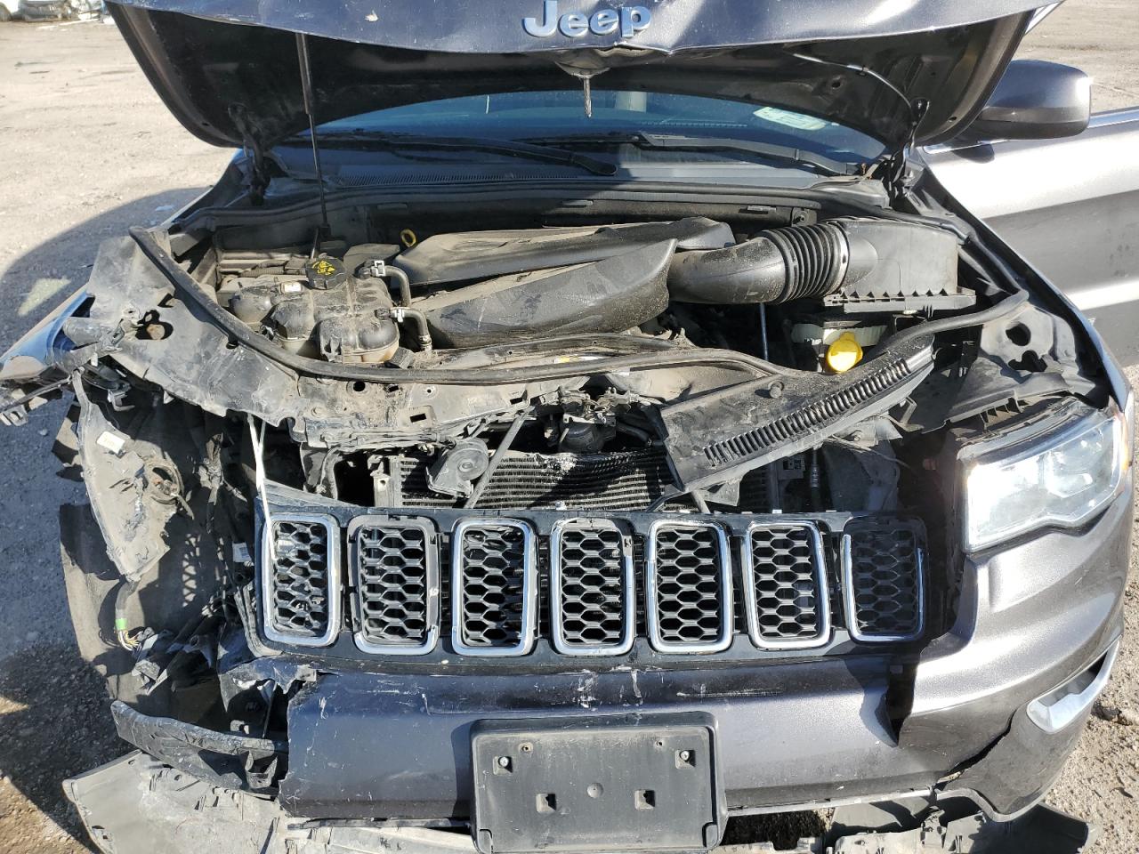 2019 Jeep Grand Cherokee Laredo vin: 1C4RJFAGXKC793358