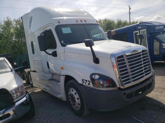 Lot #2404609193 2016 FREIGHTLINER CASCADIA 1 salvage car