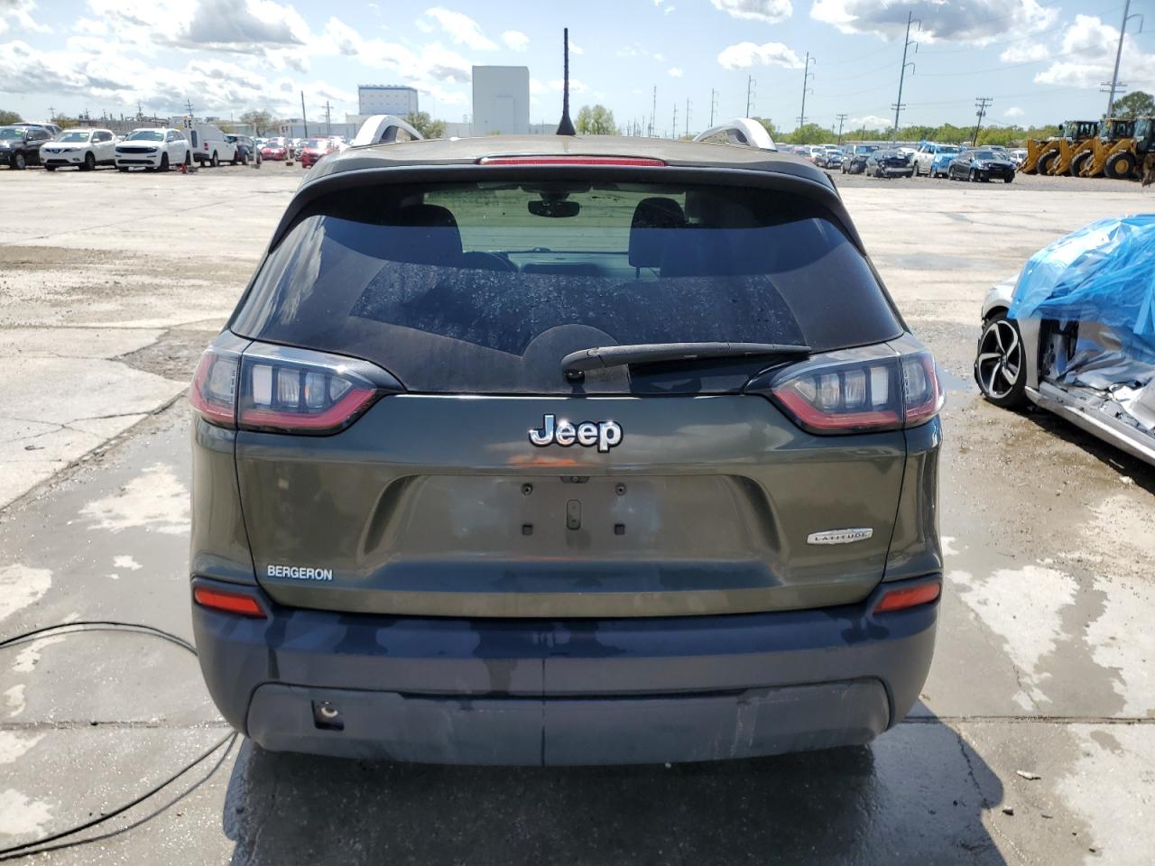 1C4PJLLB0KD223063 2019 Jeep Cherokee Latitude Plus