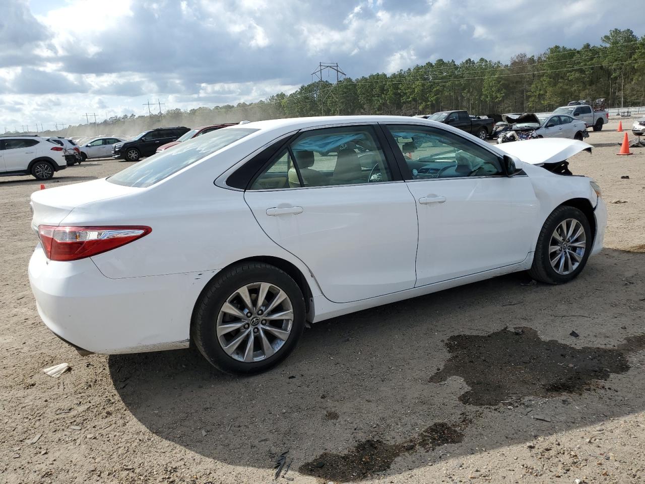 2016 Toyota Camry Le vin: 4T1BF1FK2GU562924