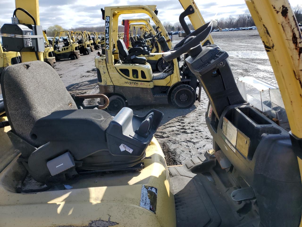 Lot #3242791952 2007 HYST FORKLIFT