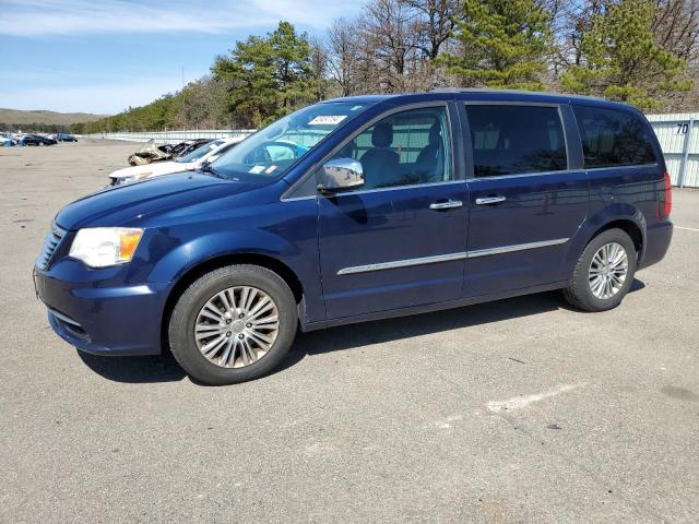 Lot #2471059100 2013 CHRYSLER TOWN & COU salvage car