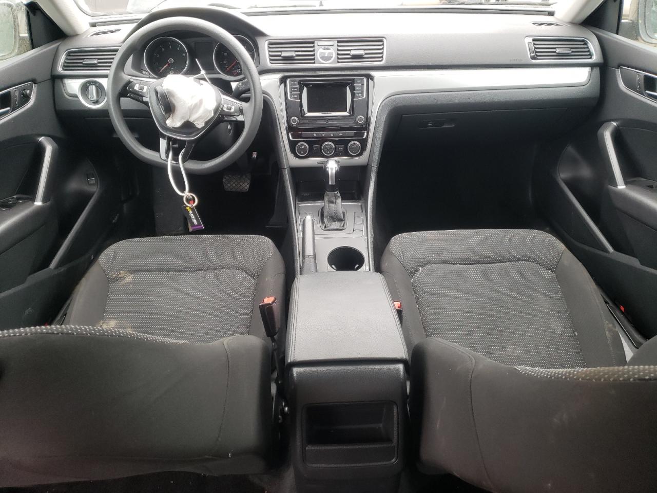 1VWAT7A31HC016311 2017 Volkswagen Passat S