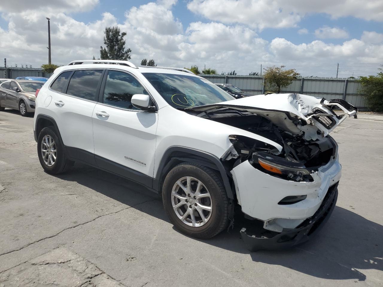 2015 Jeep Cherokee Latitude vin: 1C4PJMCS3FW726456