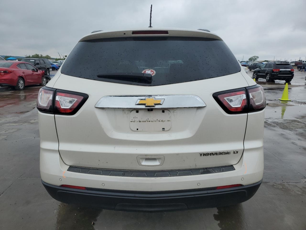 1GNKRGKD4FJ301632 2015 Chevrolet Traverse Lt