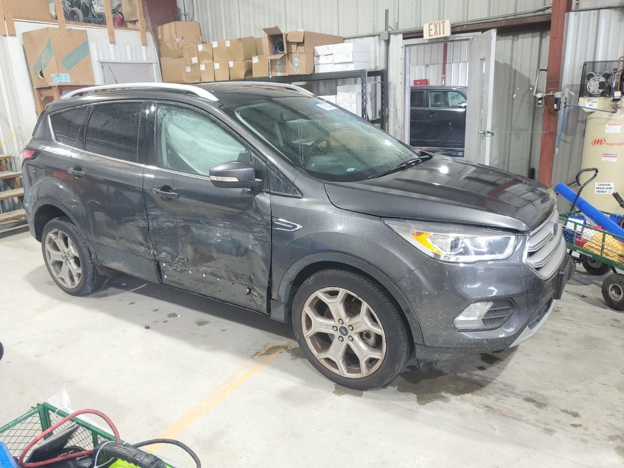 2018 Ford Escape Titanium vin: 1FMCU9J92JUC56147