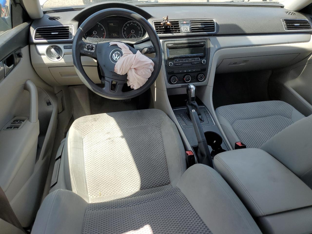 1VWAS7A33FC011949 2015 Volkswagen Passat S