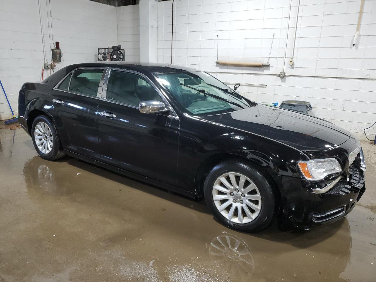 2014 Chrysler 300 vin: 2C3CCAAG0EH127537