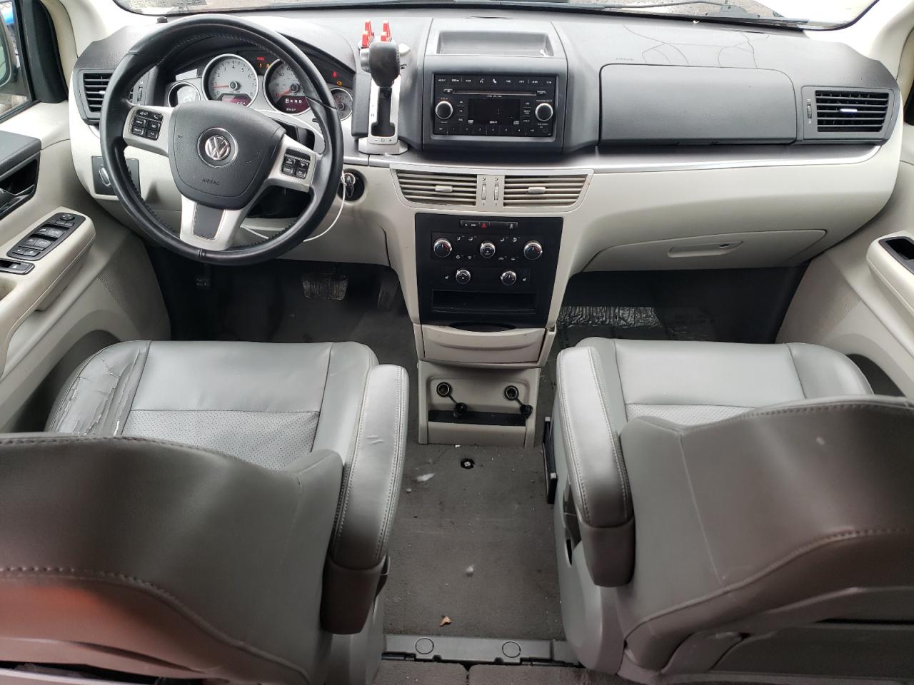 2v4rw3dg9br622061 2V4RW3DG9BR622061 2011 Volkswagen Routan Se