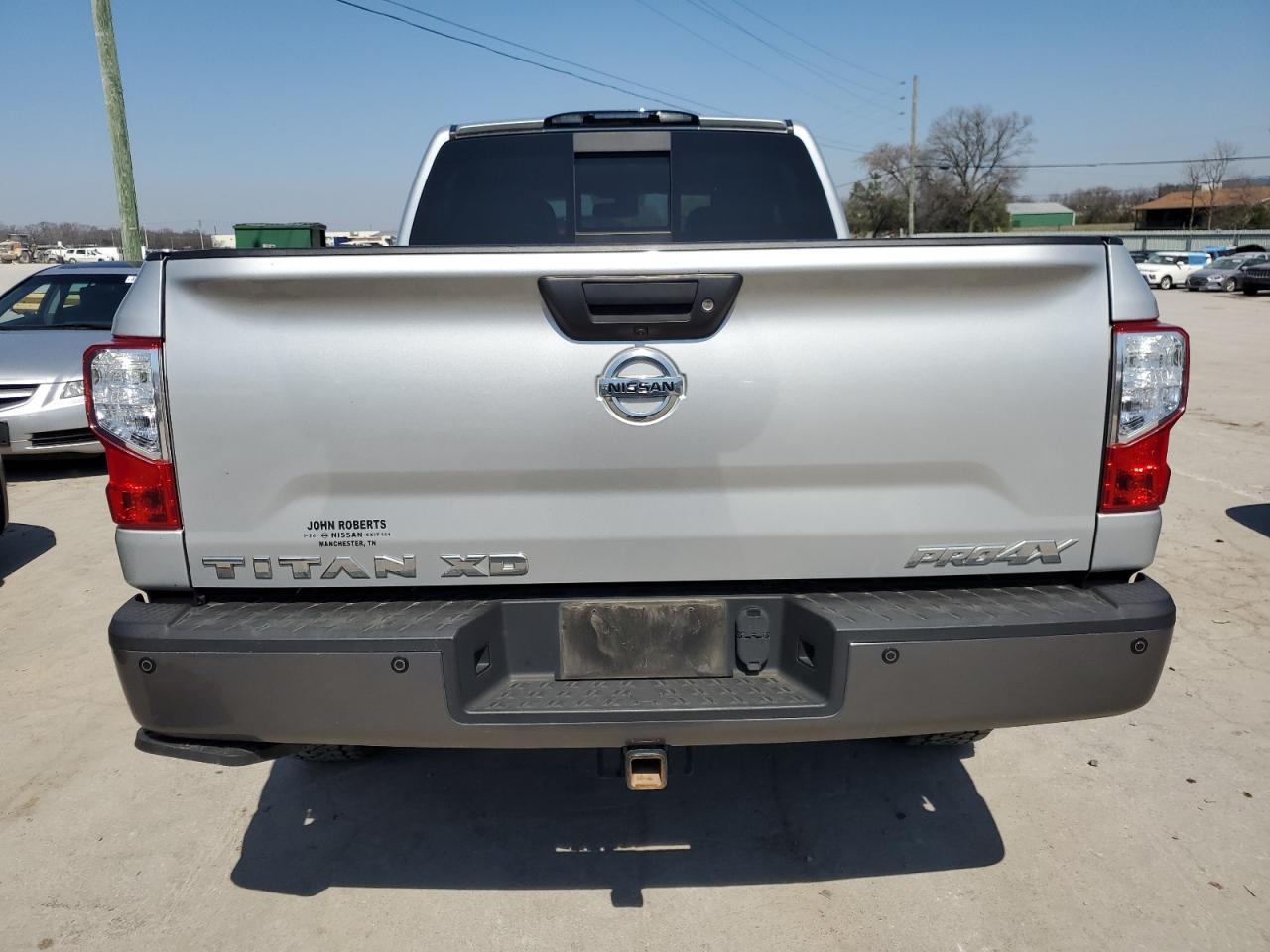 1N6BA1F47JN525354 2018 Nissan Titan Xd Sl