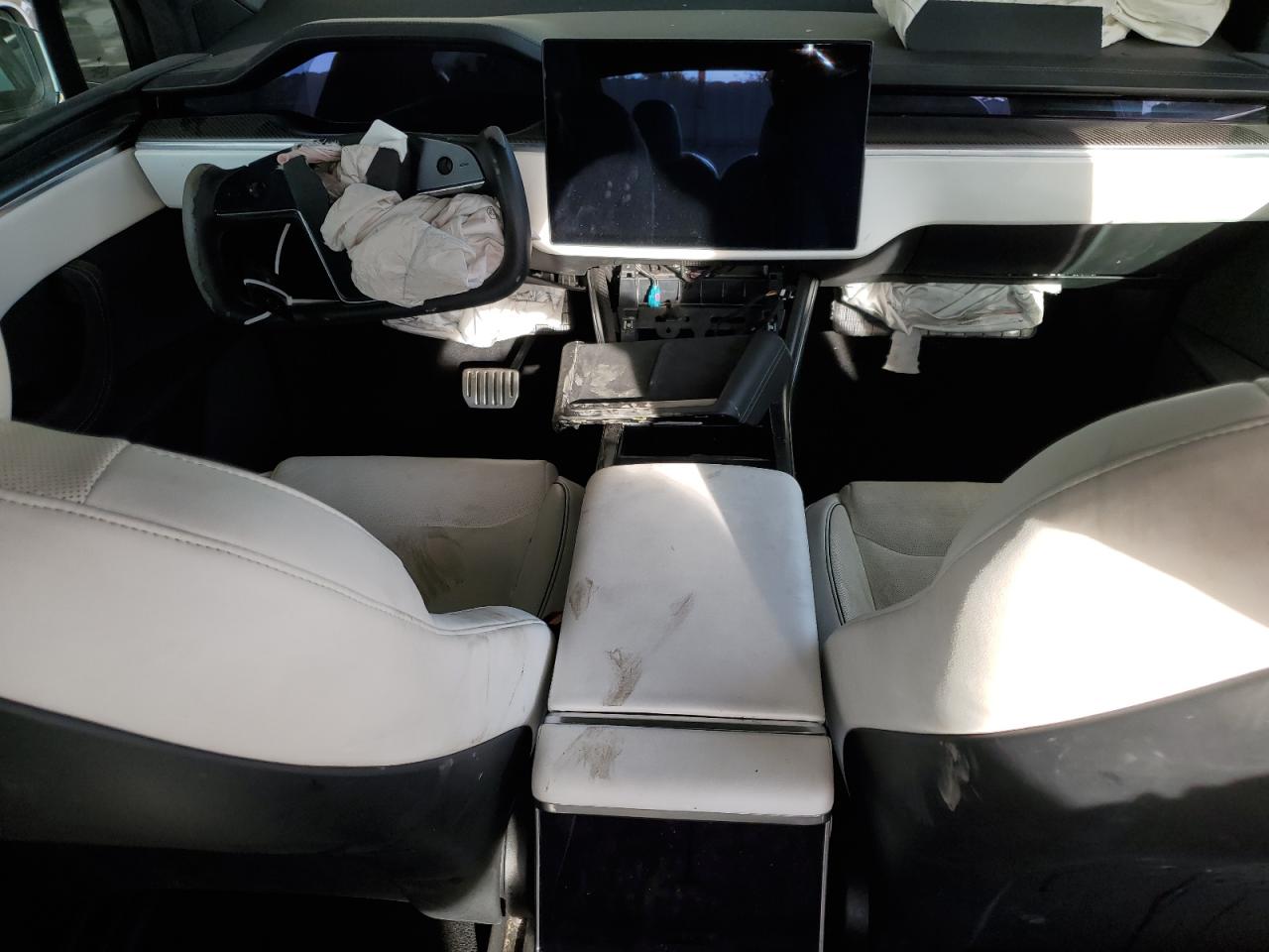 2022 Tesla Model X vin: 7SAXCBE64NF333361