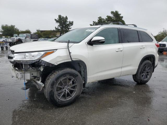 VIN 5TDJZRFH8HS519107 2017 Toyota Highlander, SE no.1