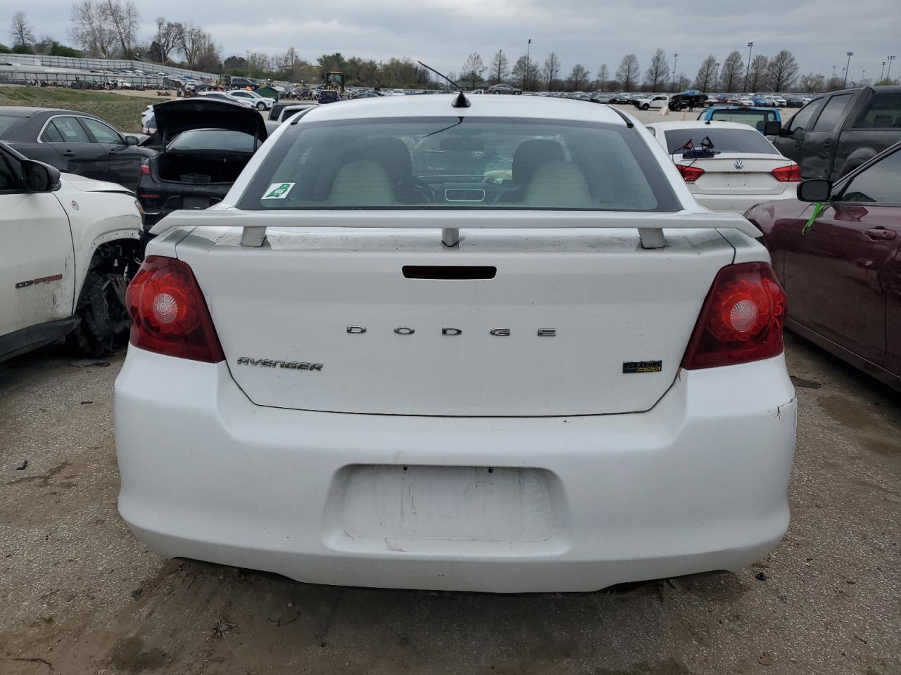 1B3BD2FG6BN572355 2011 Dodge Avenger Lux