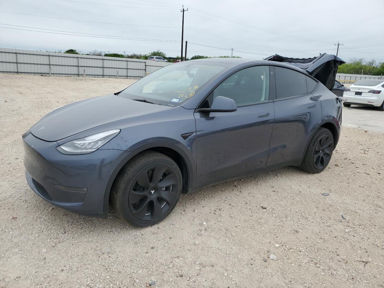 2023 Tesla Model Y vin: 7SAYGDEE1PA088594