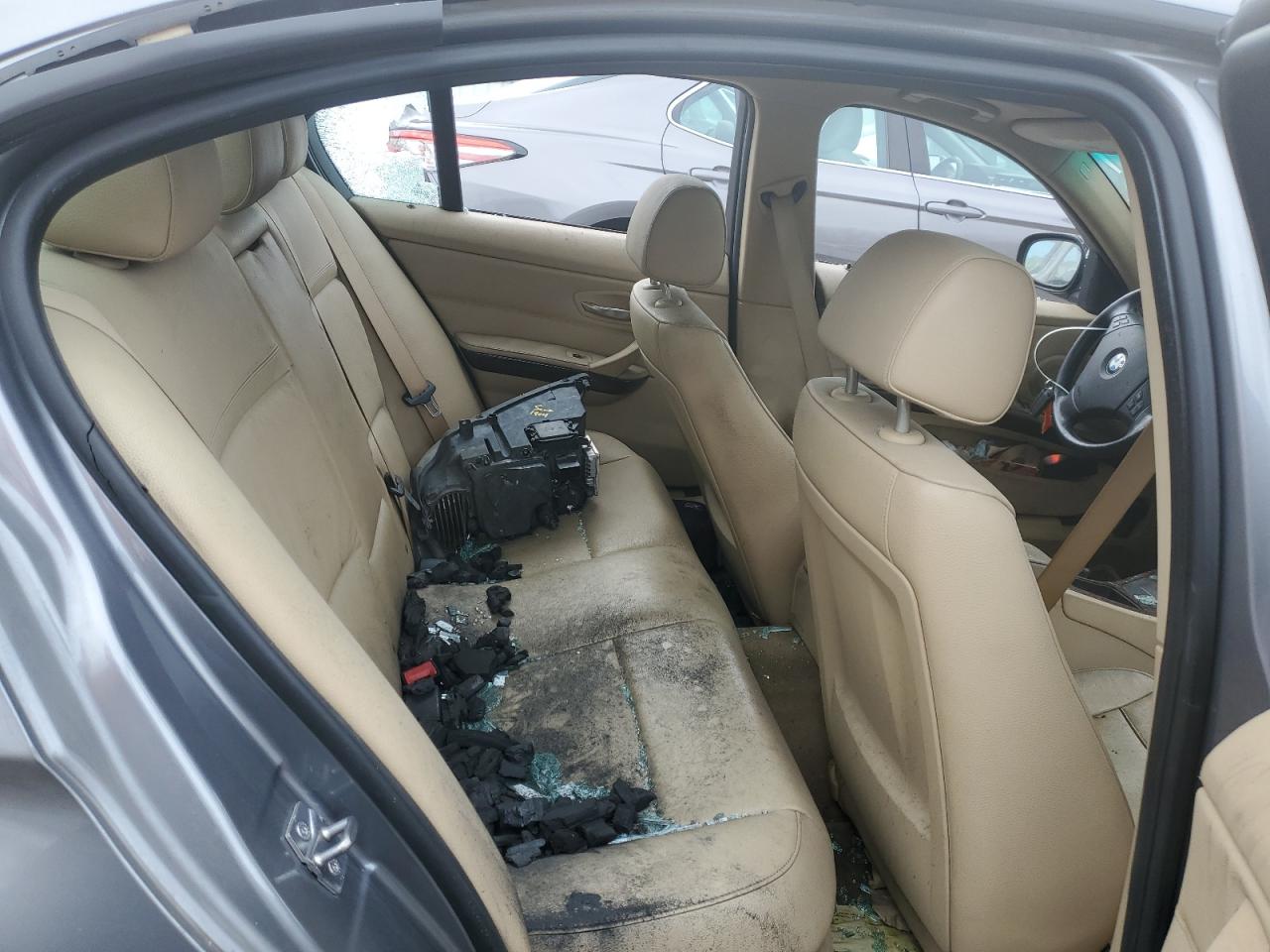 WBAPH7C53BE681927 2011 BMW 328 I