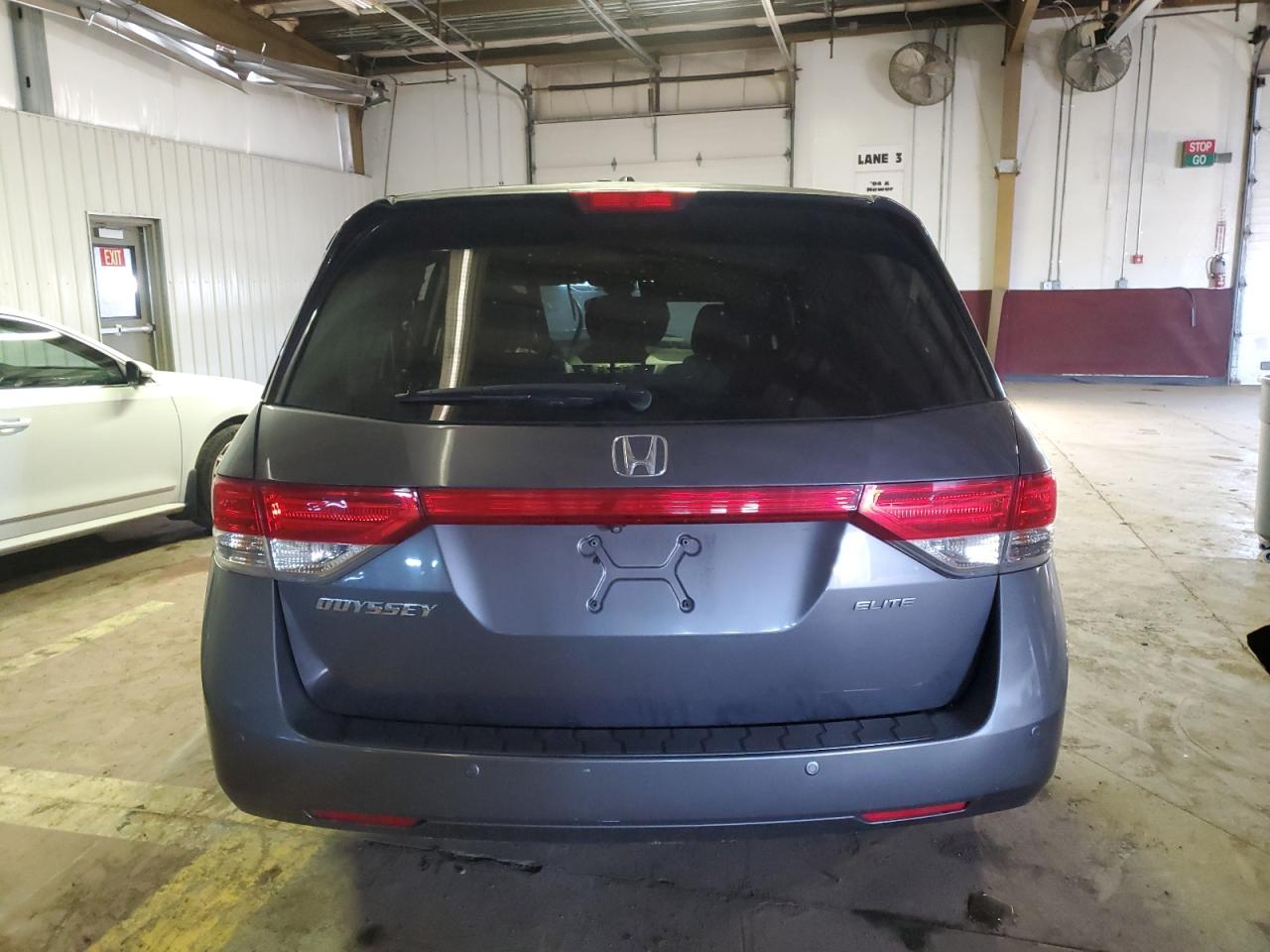 2016 Honda Odyssey Touring vin: 5FNRL5H98GB006185