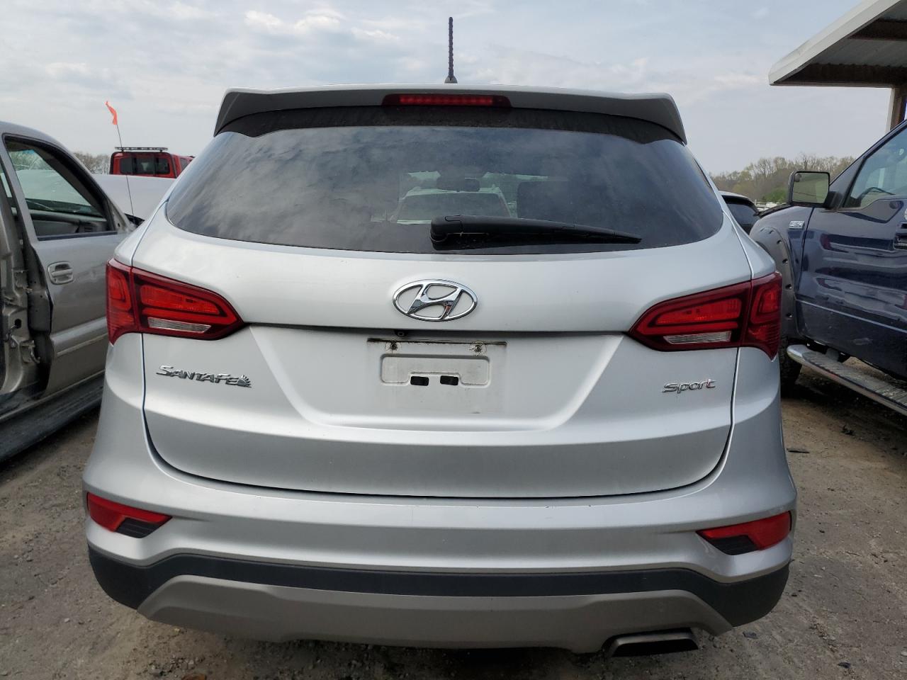 2018 Hyundai Santa Fe Sport vin: 5XYZT3LB8JG533450