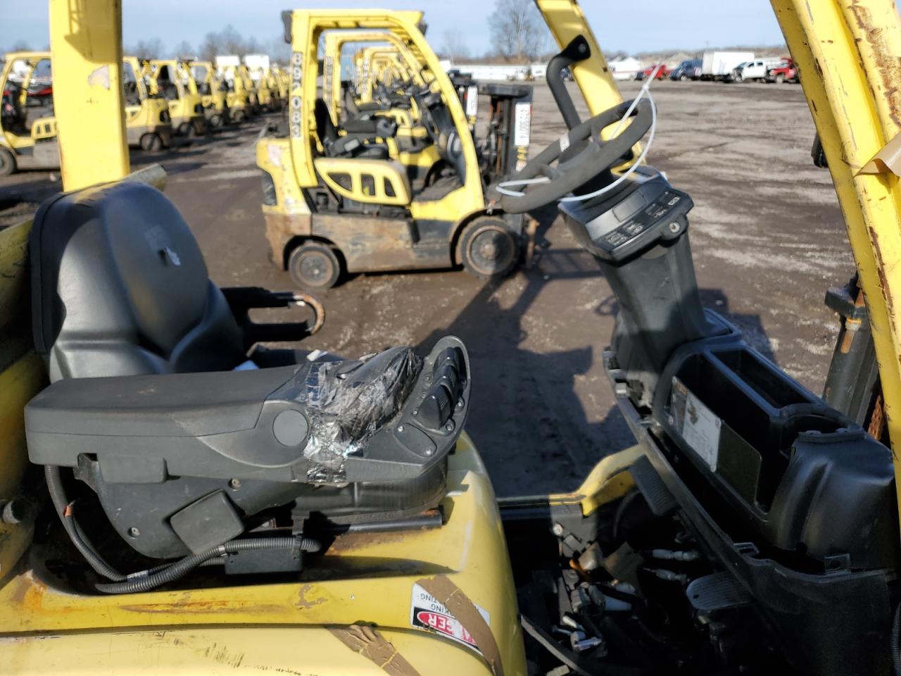 Lot #3242791985 2010 HYST FORKLIFT