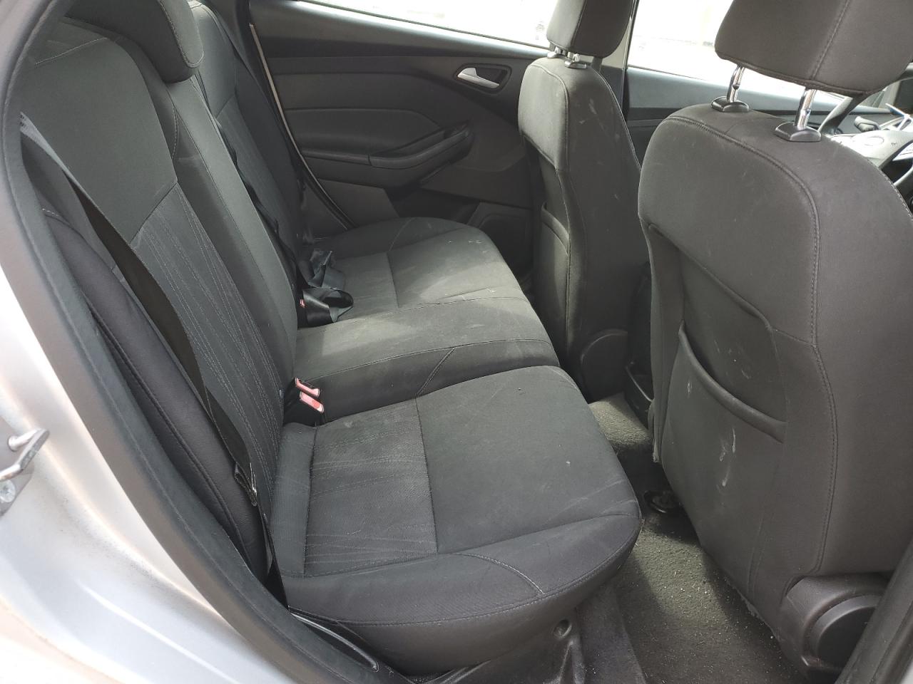 1FADP3K23FL325378 2015 Ford Focus Se