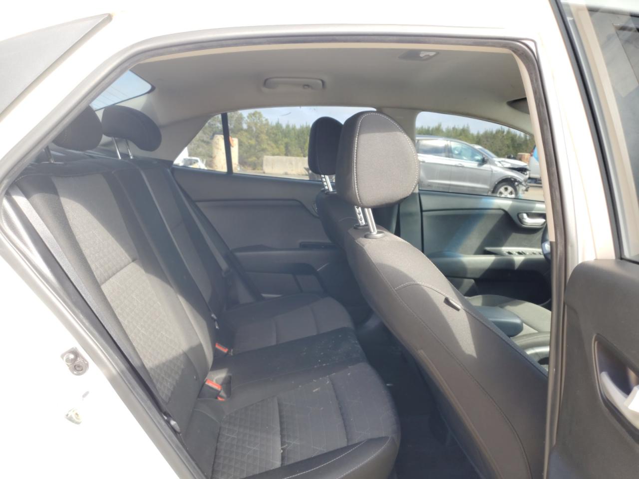 3KPA24AB1KE157584 2019 Kia Rio S