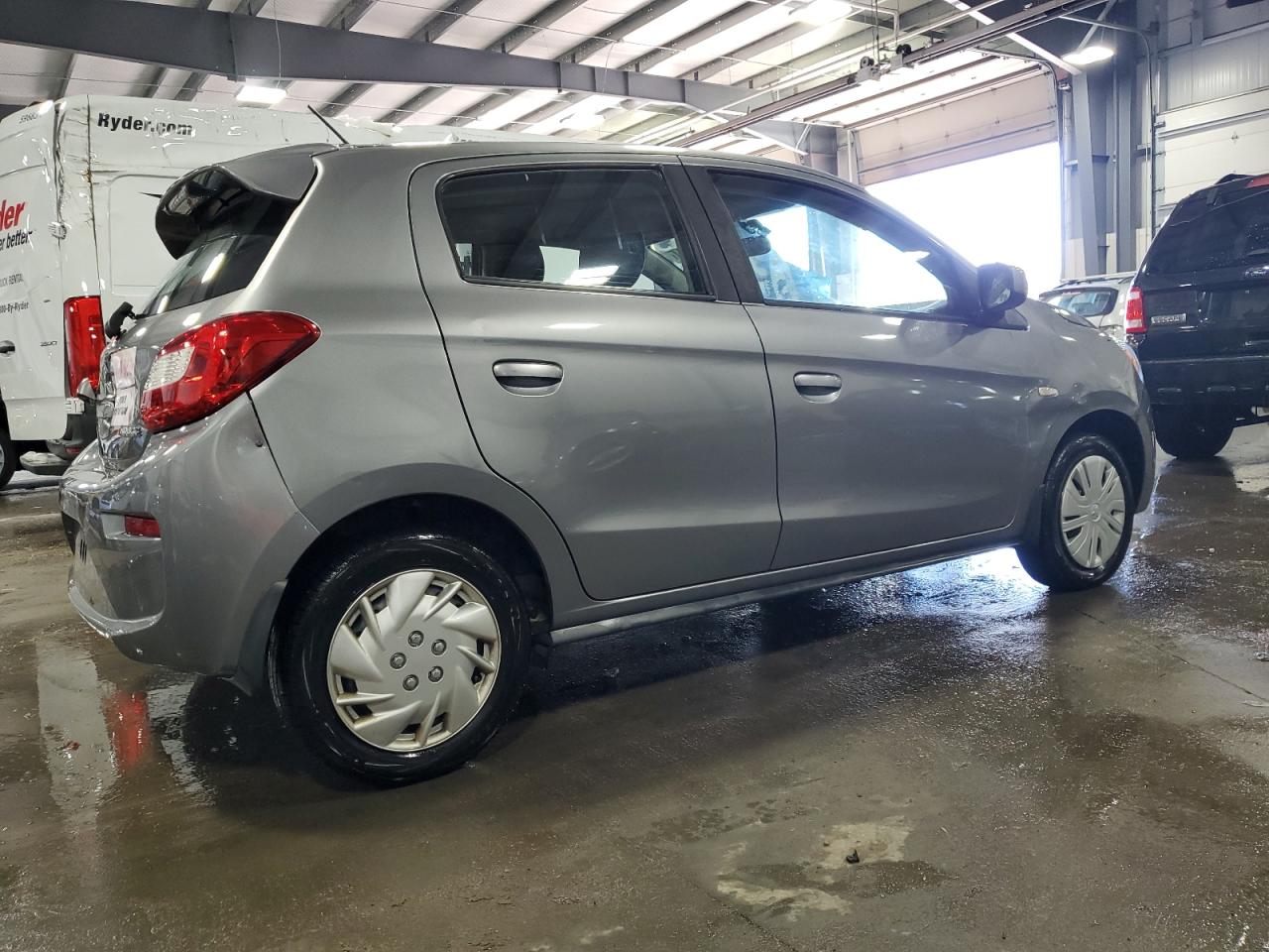 2018 Mitsubishi Mirage Es vin: ML32A3HJ7JH000572