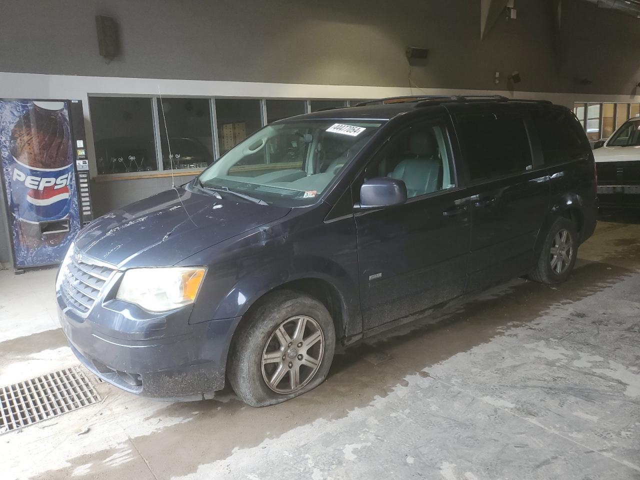 Lot #2843404602 2008 CHRYSLER TOWN & COU