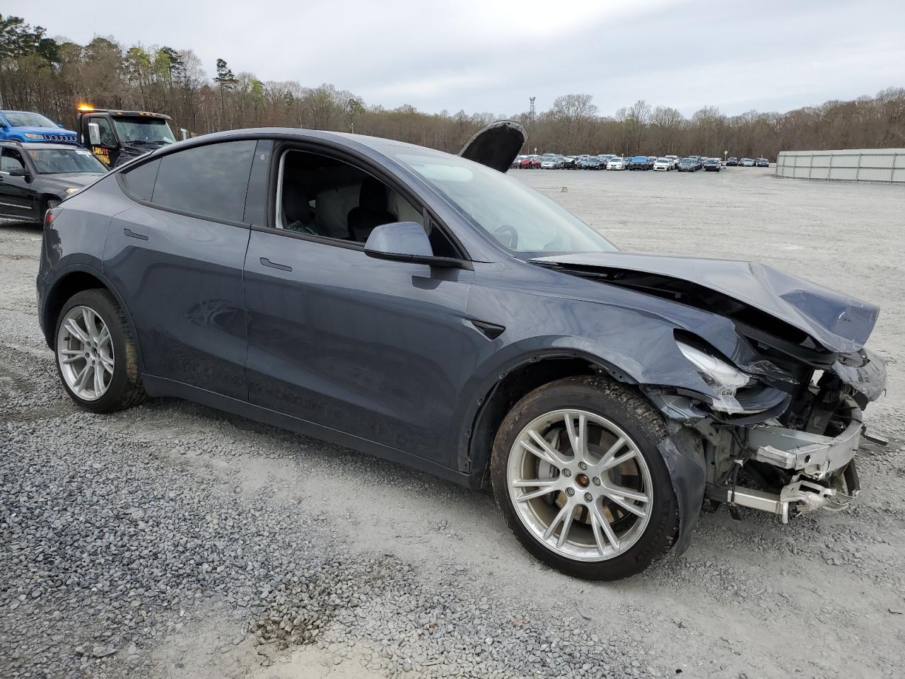 2020 Tesla Model Y vin: 5YJYGDEF8LF005939