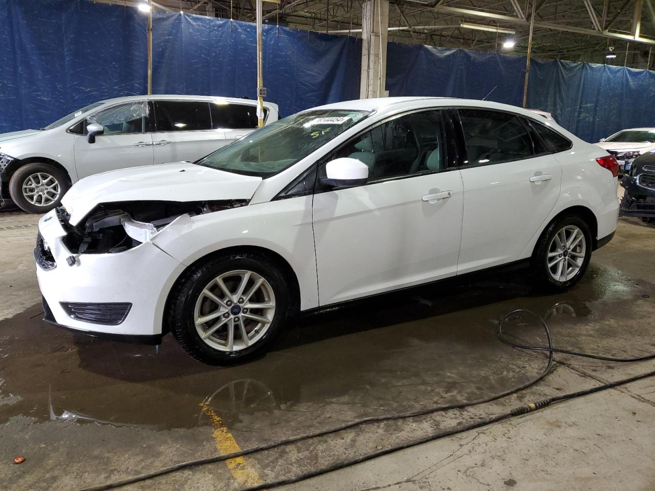 2018 Ford Focus Se vin: 1FADP3FE5JL260871