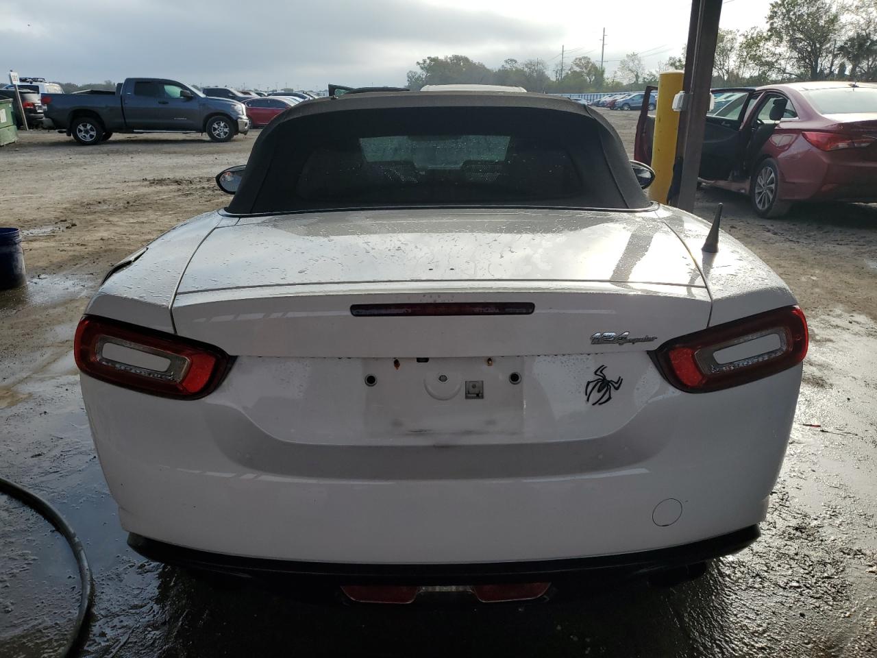 JC1NFAEK4H0118260 2017 Fiat 124 Spider Classica