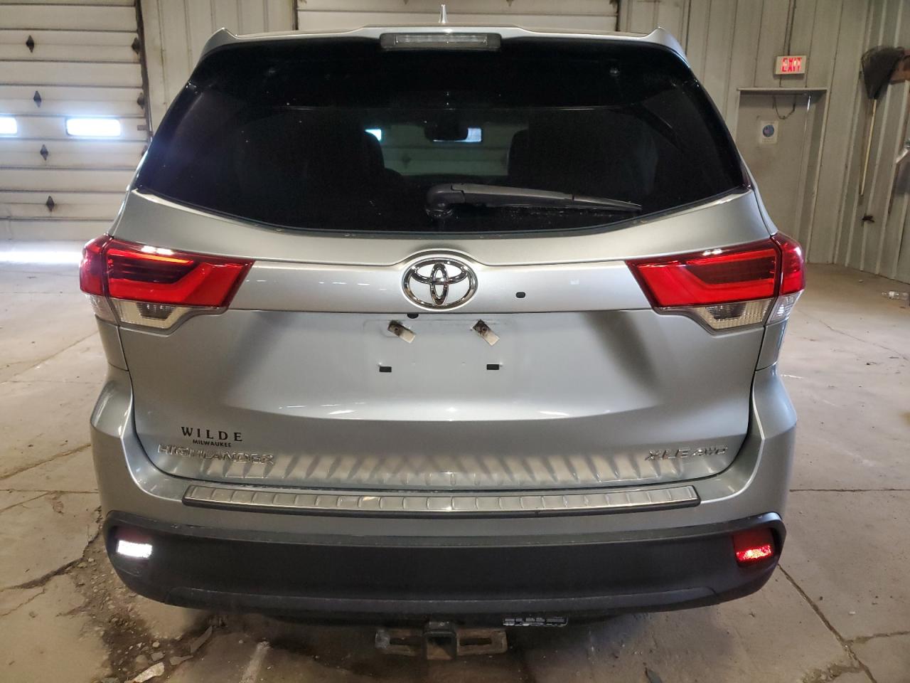 5TDJZRFH5KS923358 2019 Toyota Highlander Se