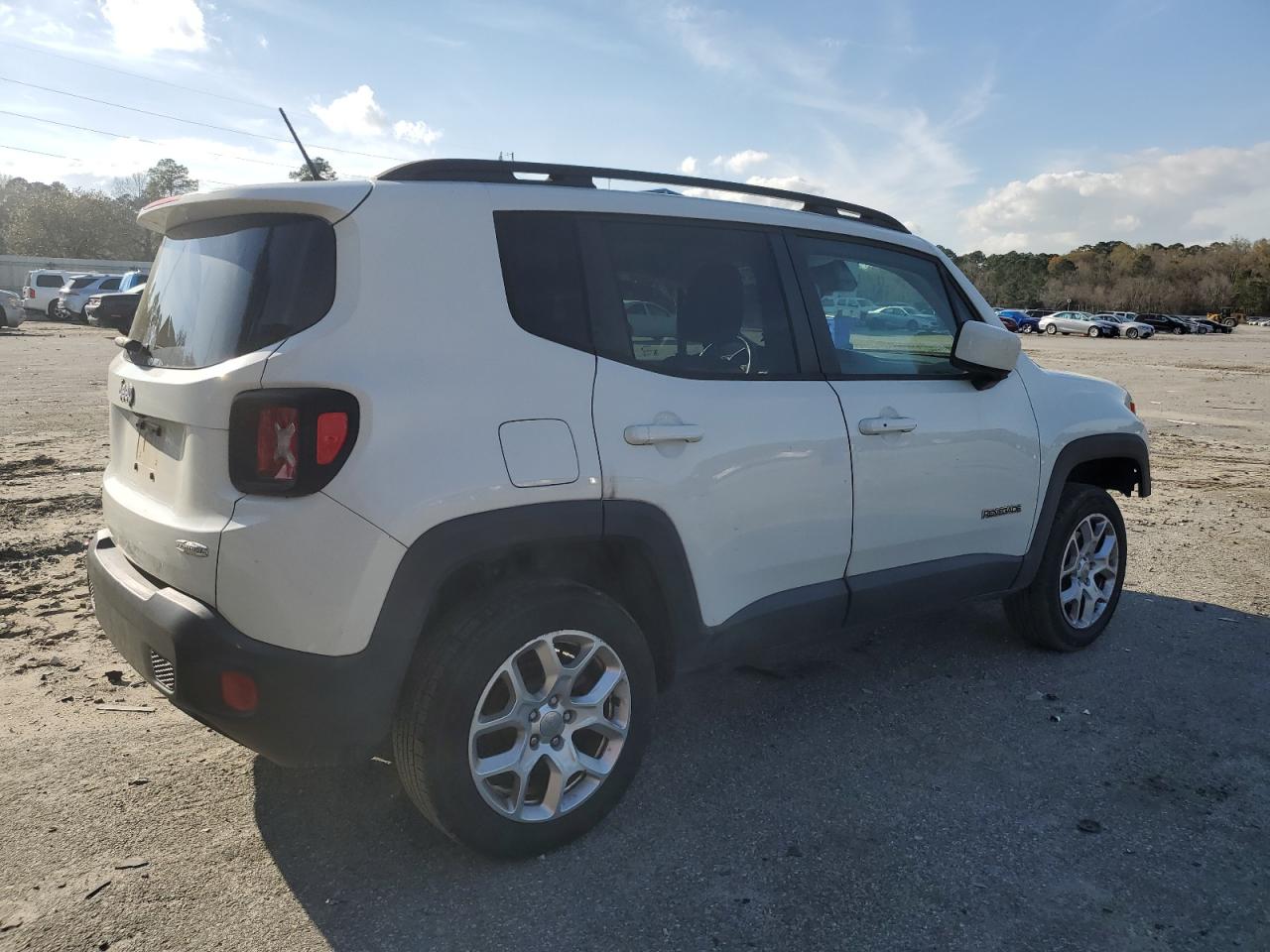 ZACCJBBT9GPE00334 2016 Jeep Renegade Latitude