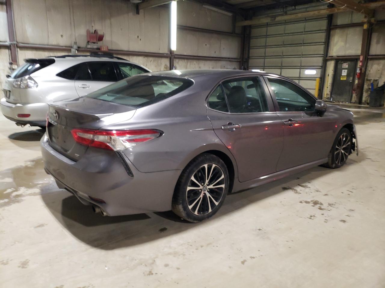 4T1B11HK3JU550459 2018 Toyota Camry L