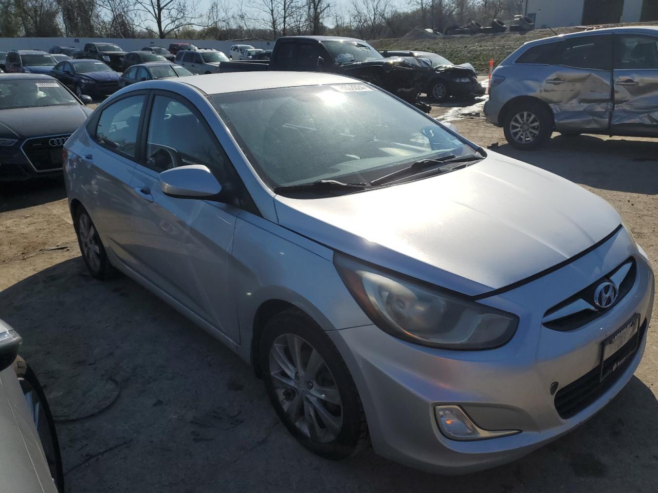 2013 Hyundai Accent Gls vin: KMHCU4AE2DU273163