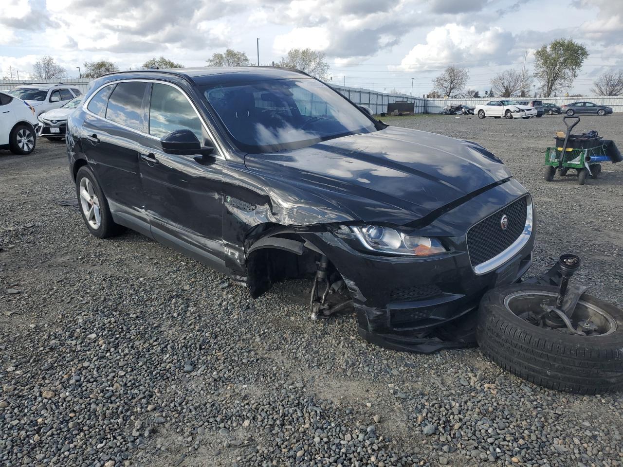 SADCJ2GX7KA368105 2019 Jaguar F-Pace Premium