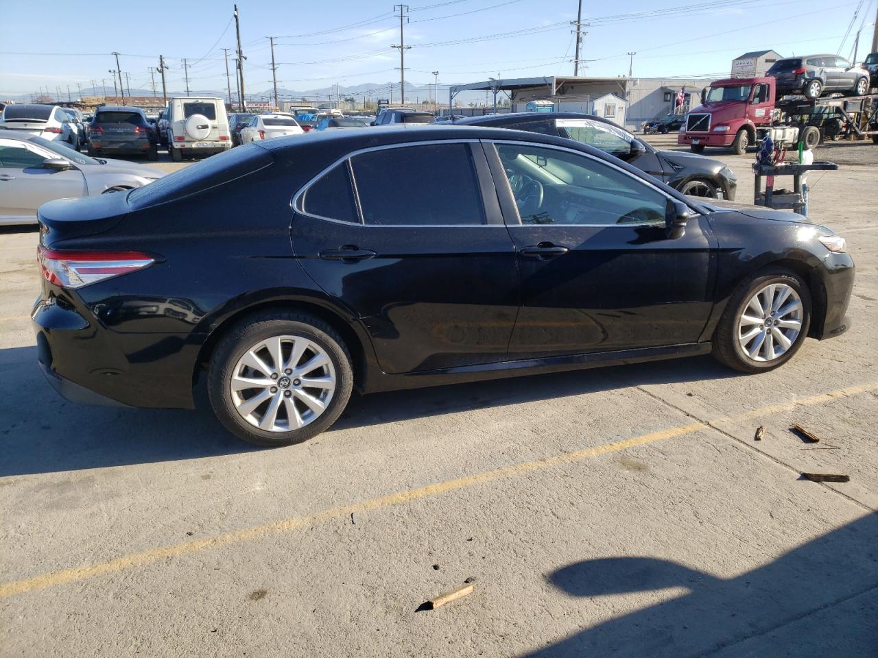 2018 Toyota Camry L vin: 4T1B11HK5JU137524