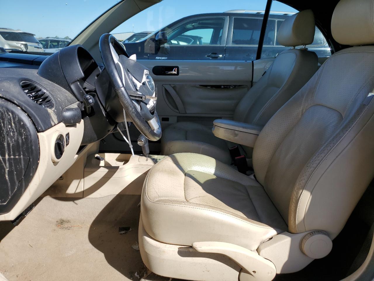 3VWSF31Y26M320162 2006 Volkswagen New Beetle Convertible Option Package 2