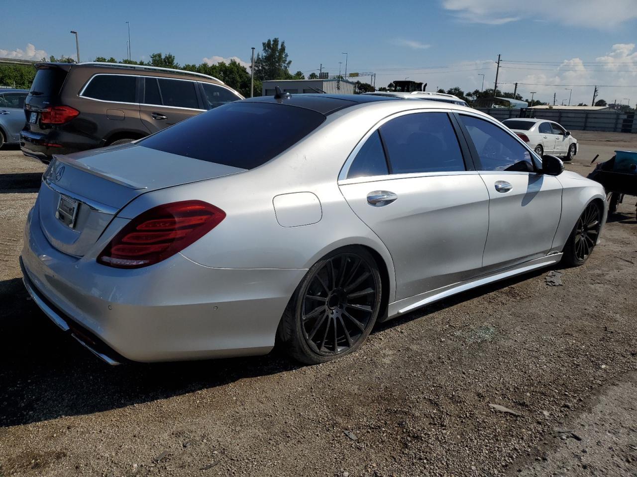 2014 Mercedes-Benz S 550 vin: WDDUG8CB5EA051882